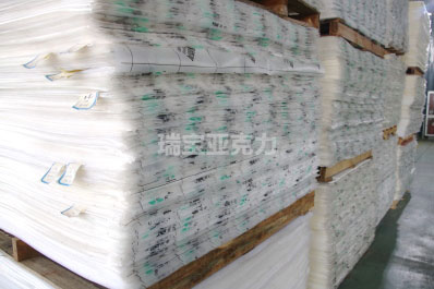 亞克力板撞擊墻壁響不響