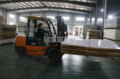 厚亞克力板用什么工具切割平整